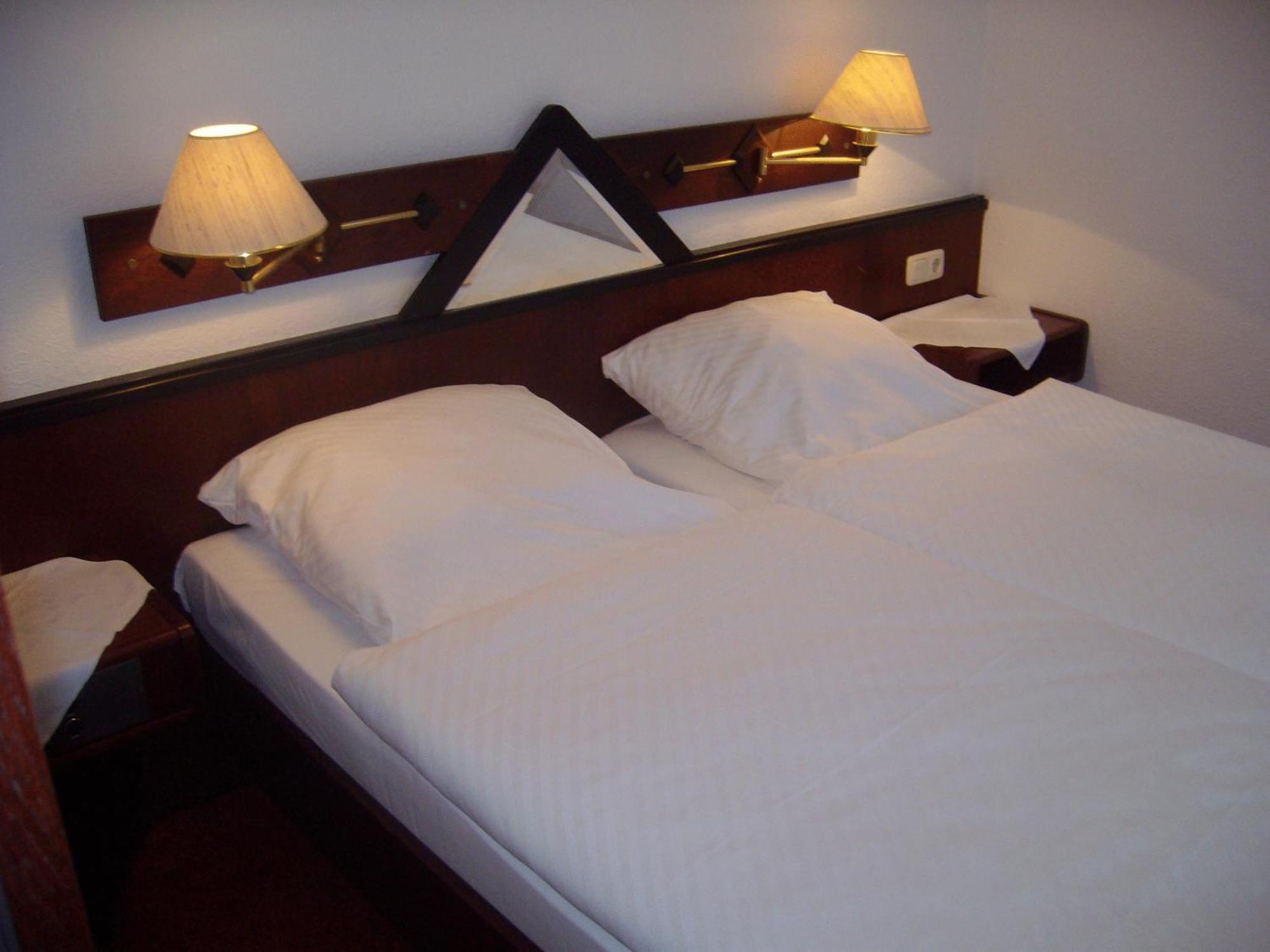 Hotel Am Bahnhof Stendal Buitenkant foto